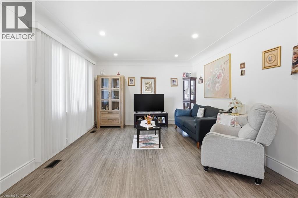 249 West 18th Street, Hamilton, Ontario  L9C 4H1 - Photo 9 - 40827510