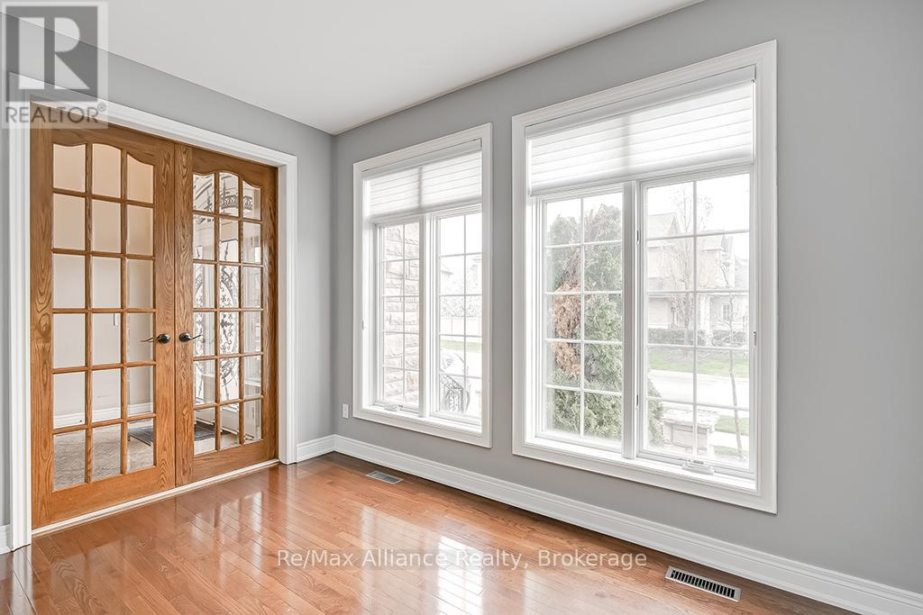 1527 Arrowhead Road, Oakville, Ontario  L6H 7V6 - Photo 5 - W13089076