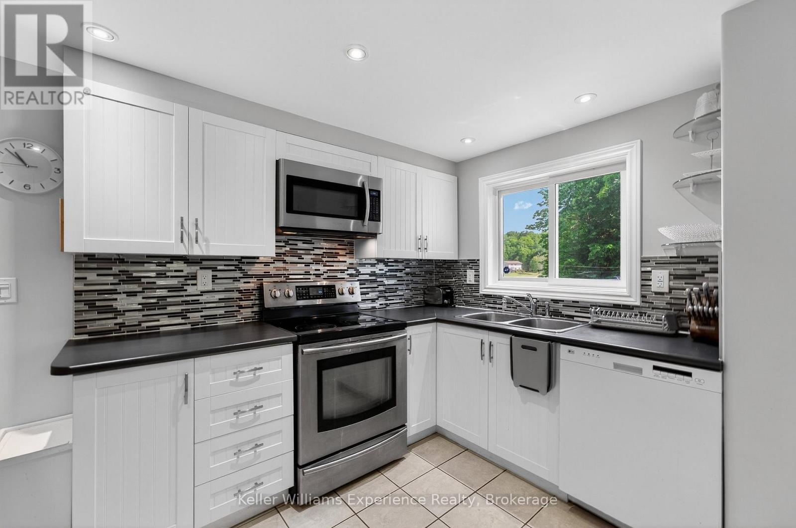 1236 Golden Beach Road, Bracebridge, Ontario  P1L 1W8 - Photo 7 - X13089408