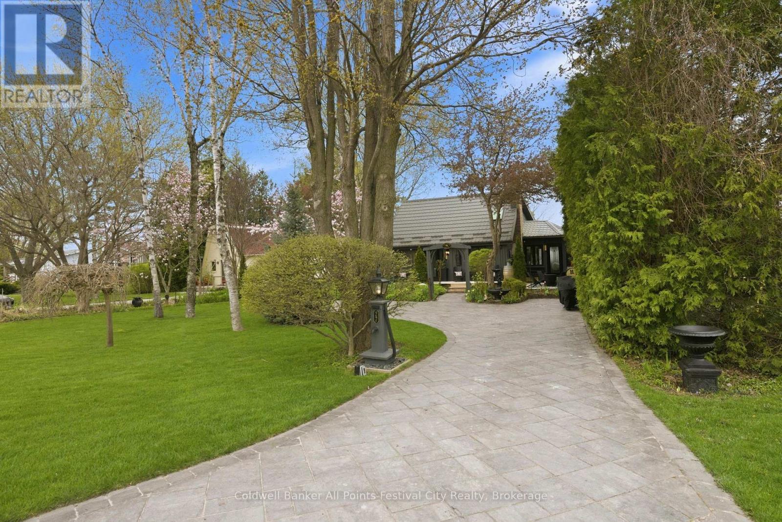 27 Lidderdale Street, Bluewater, Ontario  N0M 1G0 - Photo 10 - X13089444
