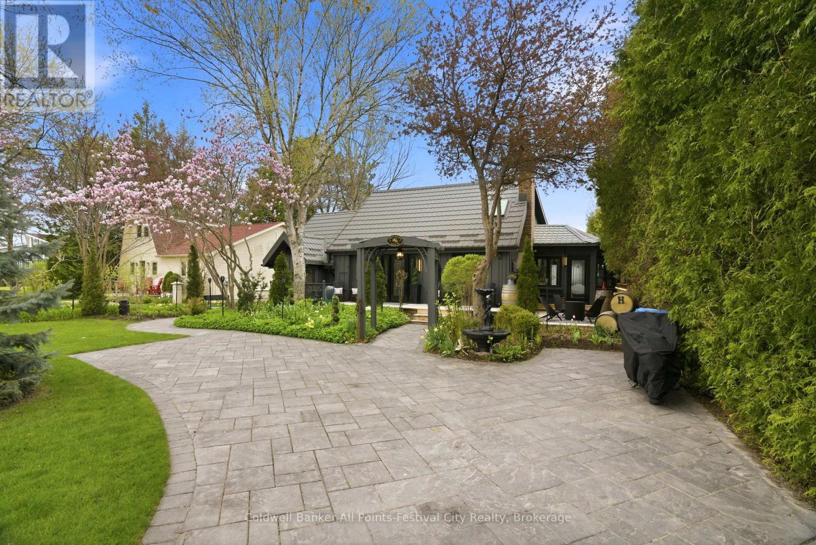 27 Lidderdale Street, Bluewater, Ontario  N0M 1G0 - Photo 4 - X13089444