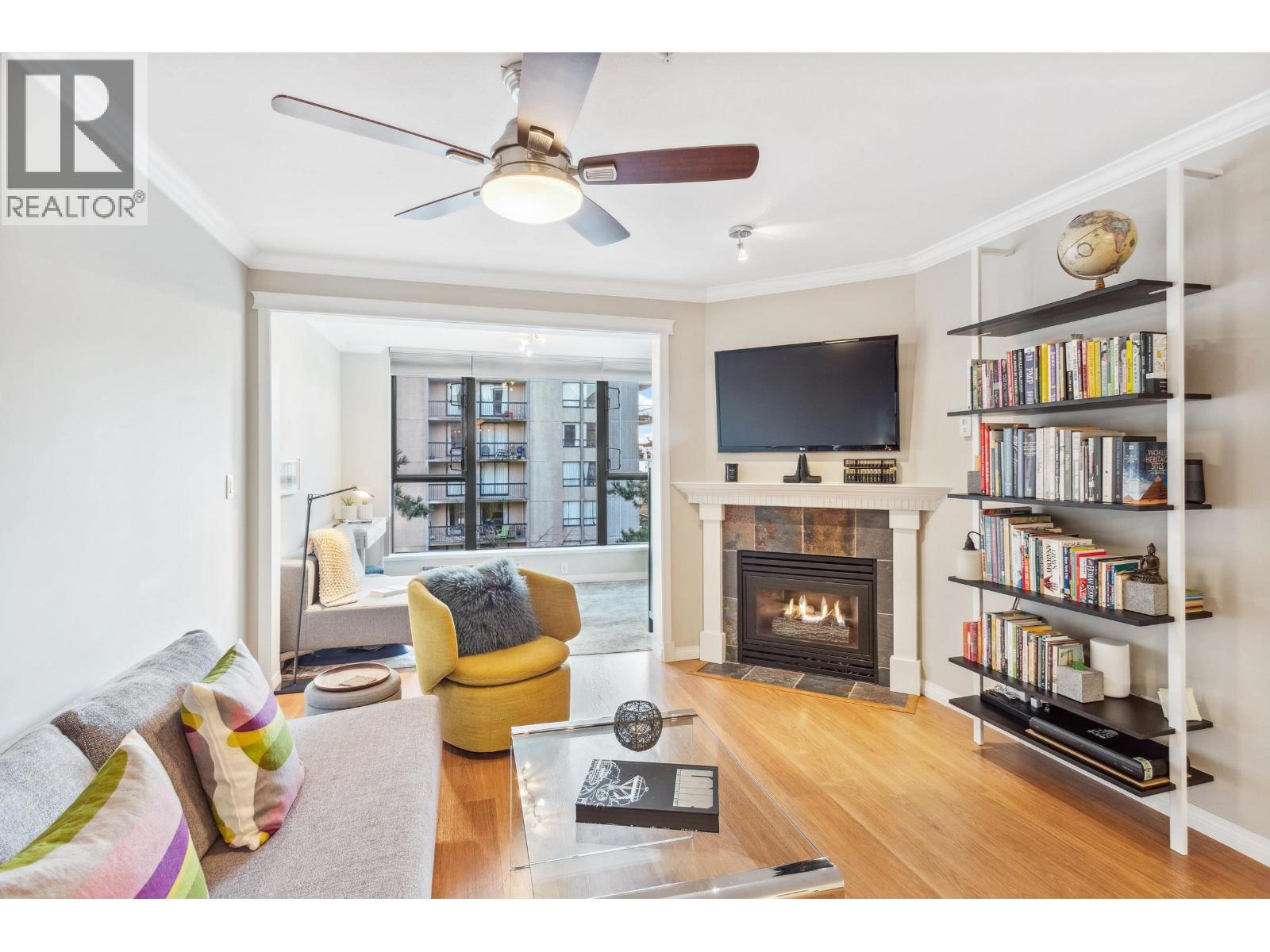 206 175 E 10TH STREET, north vancouver, British Columbia