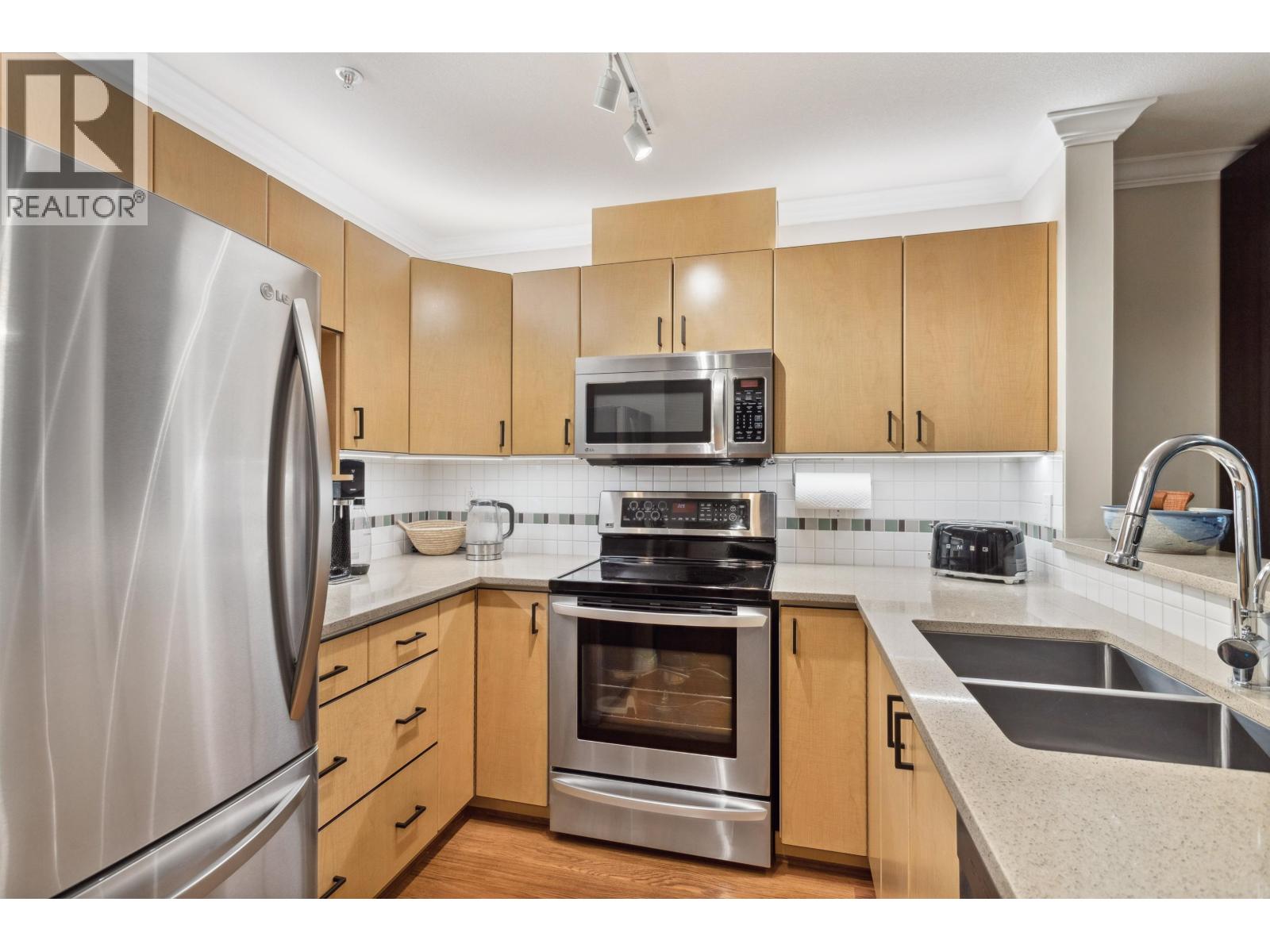206 175 E 10th Street, North Vancouver, British Columbia  V7L 4W1 - Photo 12 - R3120103