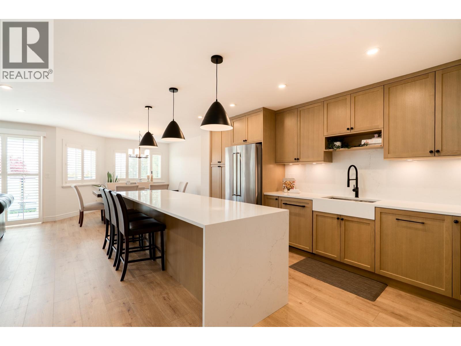 132 2721 Atlin Place, Coquitlam, British Columbia  V3C 5B1 - Photo 2 - R3120107