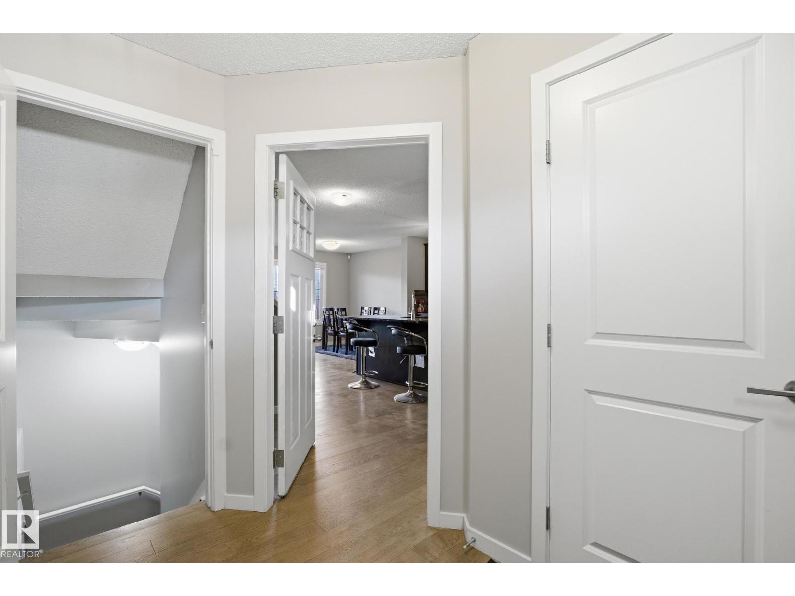 893 Ebbers Cr Nw Nw, Edmonton, Alberta  T5Y 3V1 - Photo 4 - E4485939