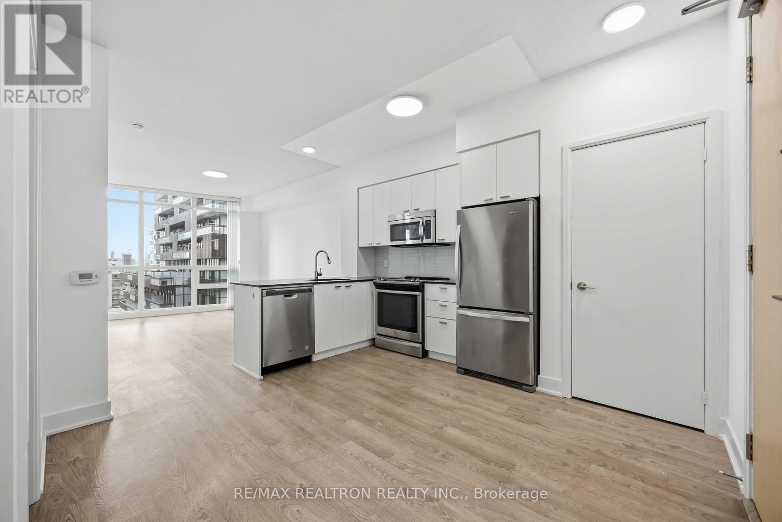 1501 - 30 Roehampton Avenue, Toronto, Ontario  M4P 0B9 - Photo 3 - C13089274