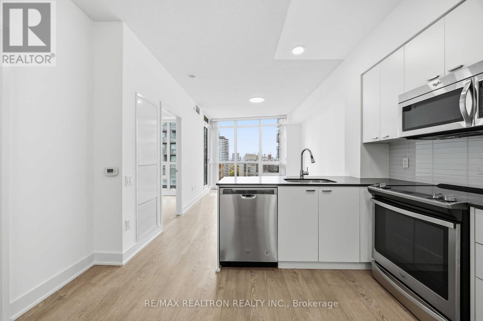 1501 - 30 Roehampton Avenue, Toronto, Ontario  M4P 0B9 - Photo 4 - C13089274