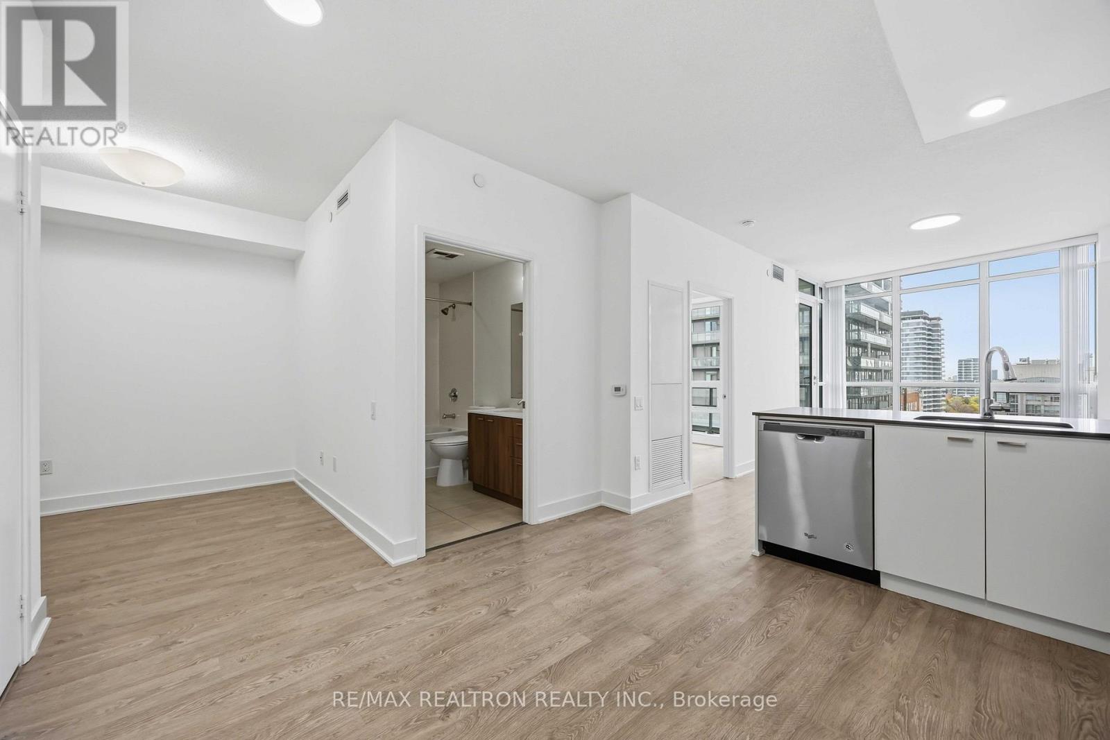 1501 - 30 Roehampton Avenue, Toronto, Ontario  M4P 0B9 - Photo 5 - C13089274