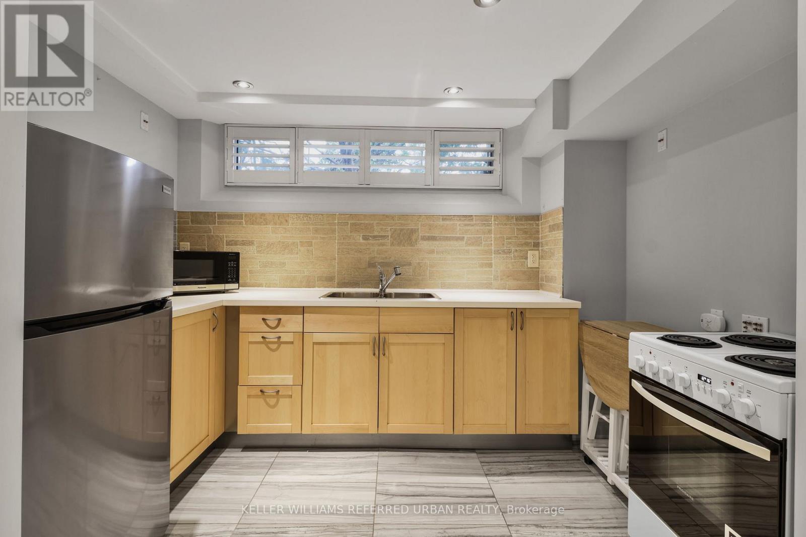 Lower - 25 Carscadden Drive, Toronto, Ontario  M2R 2A6 - Photo 4 - C13089284