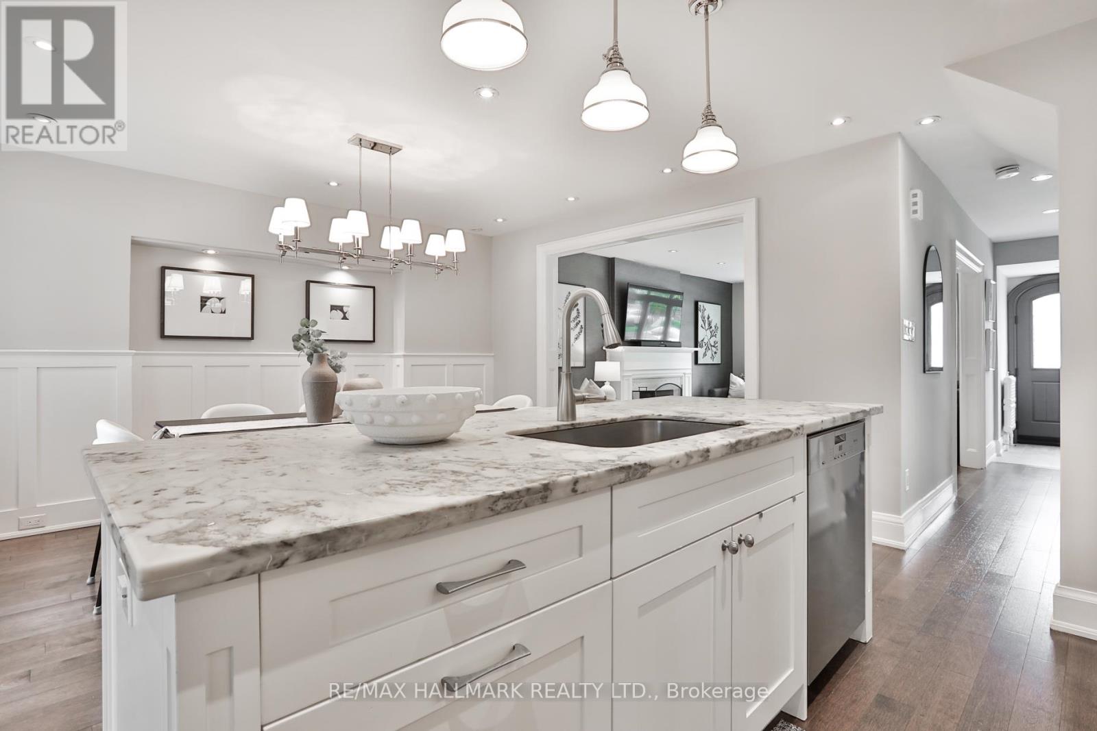 151 Chiltern Hill Road, Toronto, Ontario  M6C 3C3 - Photo 14 - C13089454