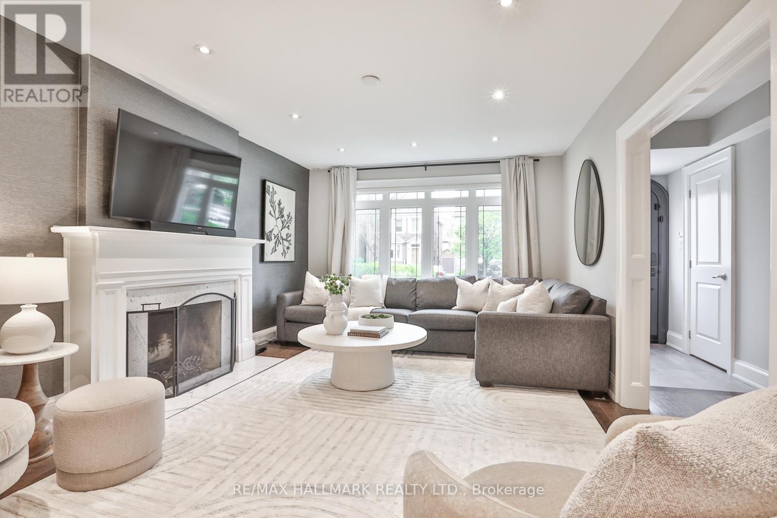 151 Chiltern Hill Road, Toronto, Ontario  M6C 3C3 - Photo 3 - C13089454