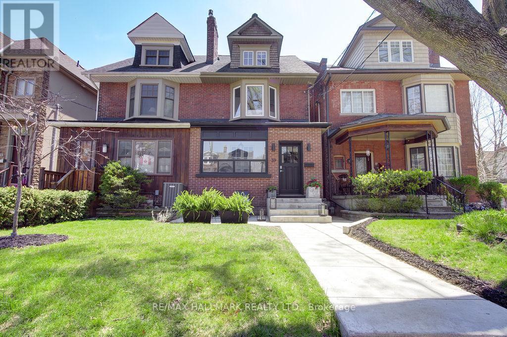 39 Dixon Avenue, Toronto, Ontario  M4L 1N4 - Photo 1 - E13089460