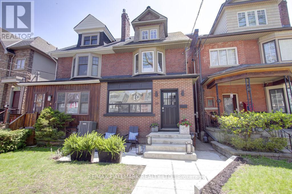 39 Dixon Avenue, Toronto, Ontario  M4L 1N4 - Photo 2 - E13089460