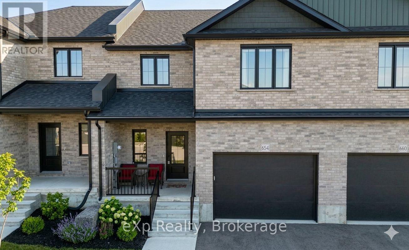 654 Wray Avenue S, North Perth, Ontario  N4W 3K9 - Photo 2 - X12820018