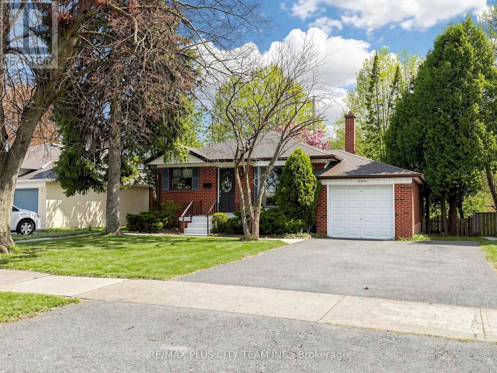 260 Renforth Drive, Toronto, Ontario  M9C 2K9 - Photo 2 - W13089306
