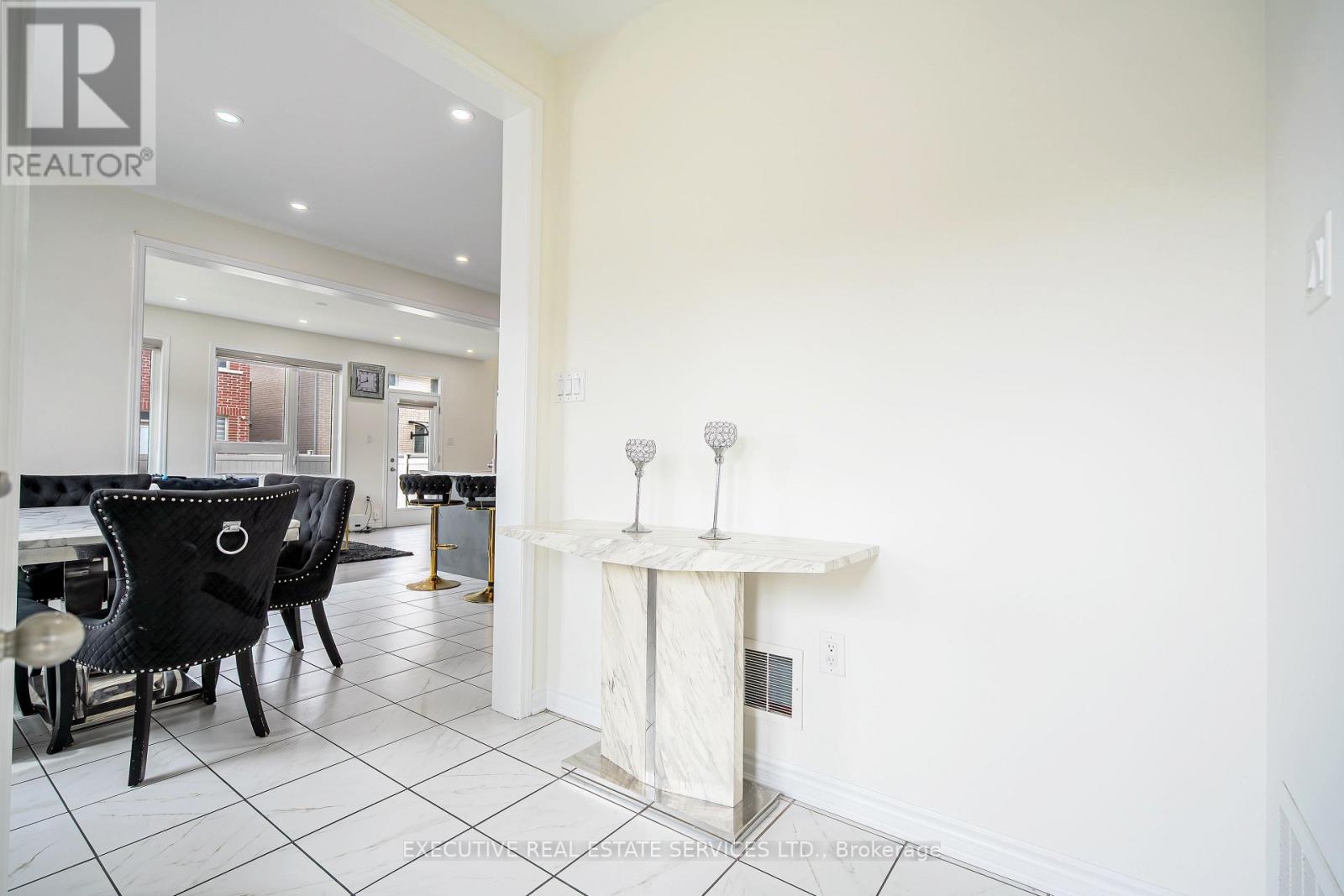 4 Brenscombe Road, Brampton, Ontario  L7A 5E8 - Photo 6 - W13089440