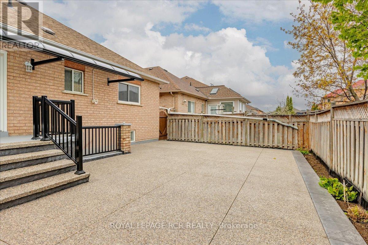 293 Van Kirk Drive, Brampton, Ontario  L7A 1M3 - Photo 31 - W13089462