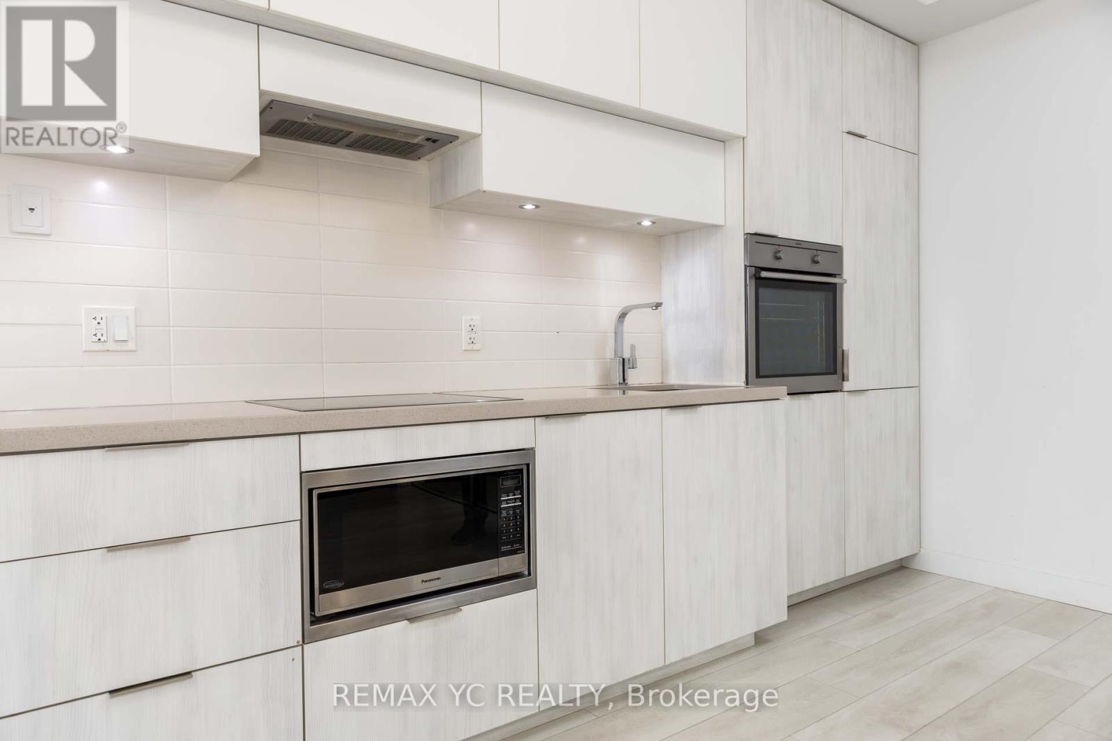 2206 - 8 Eglinton Avenue E, Toronto, Ontario  M4P 0C1 - Photo 3 - C13006684