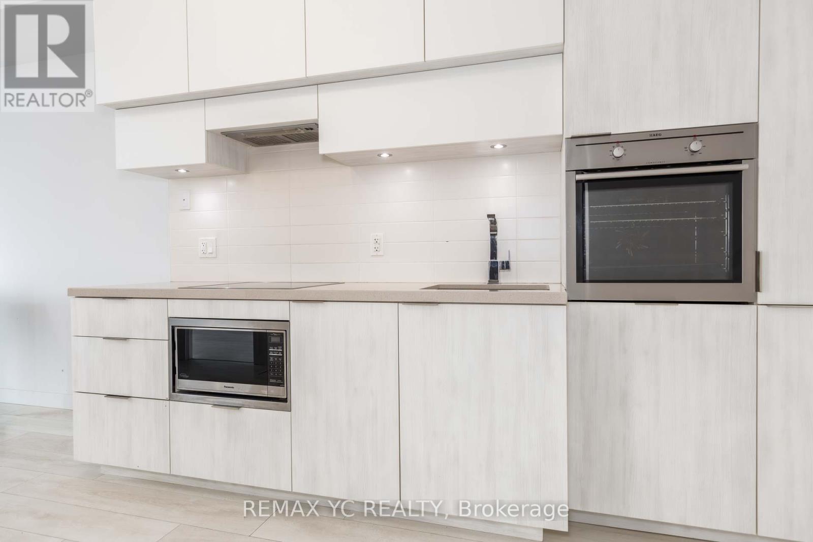 2206 - 8 Eglinton Avenue E, Toronto, Ontario  M4P 0C1 - Photo 4 - C13006684