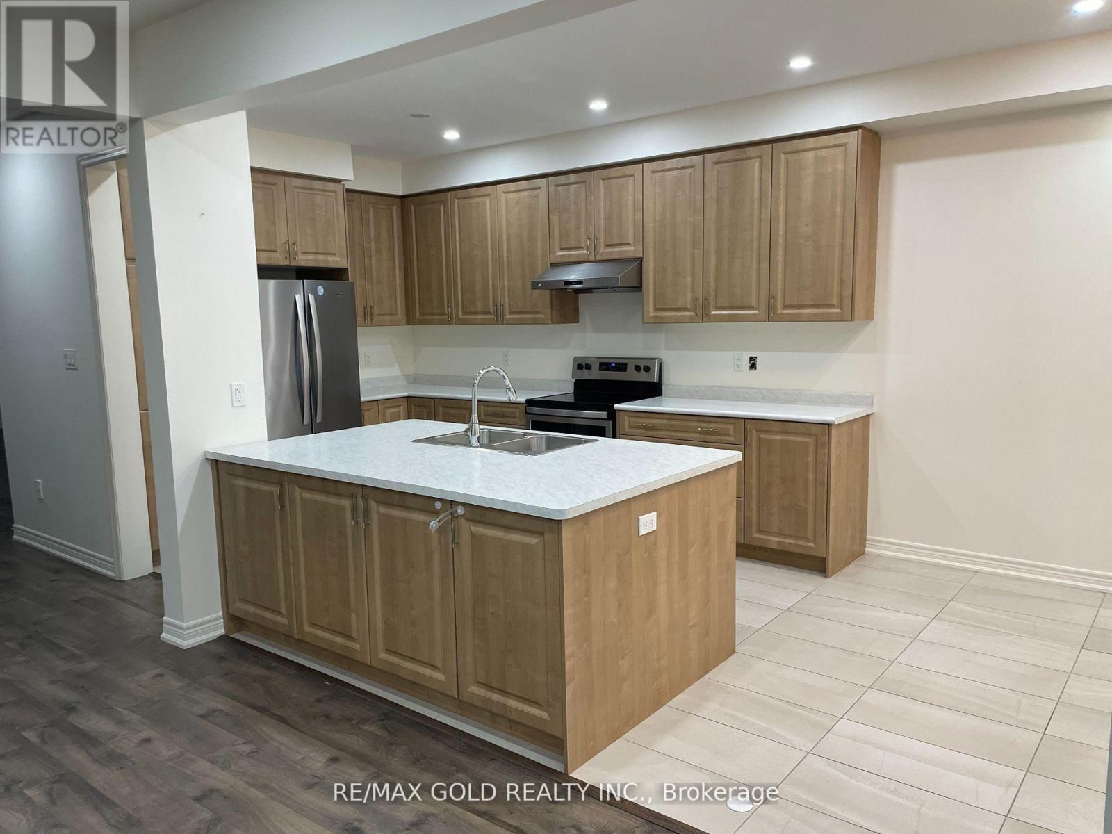 35 Riverwalk Drive, Hamilton, Ontario  L8B 1X3 - Photo 3 - X13089364