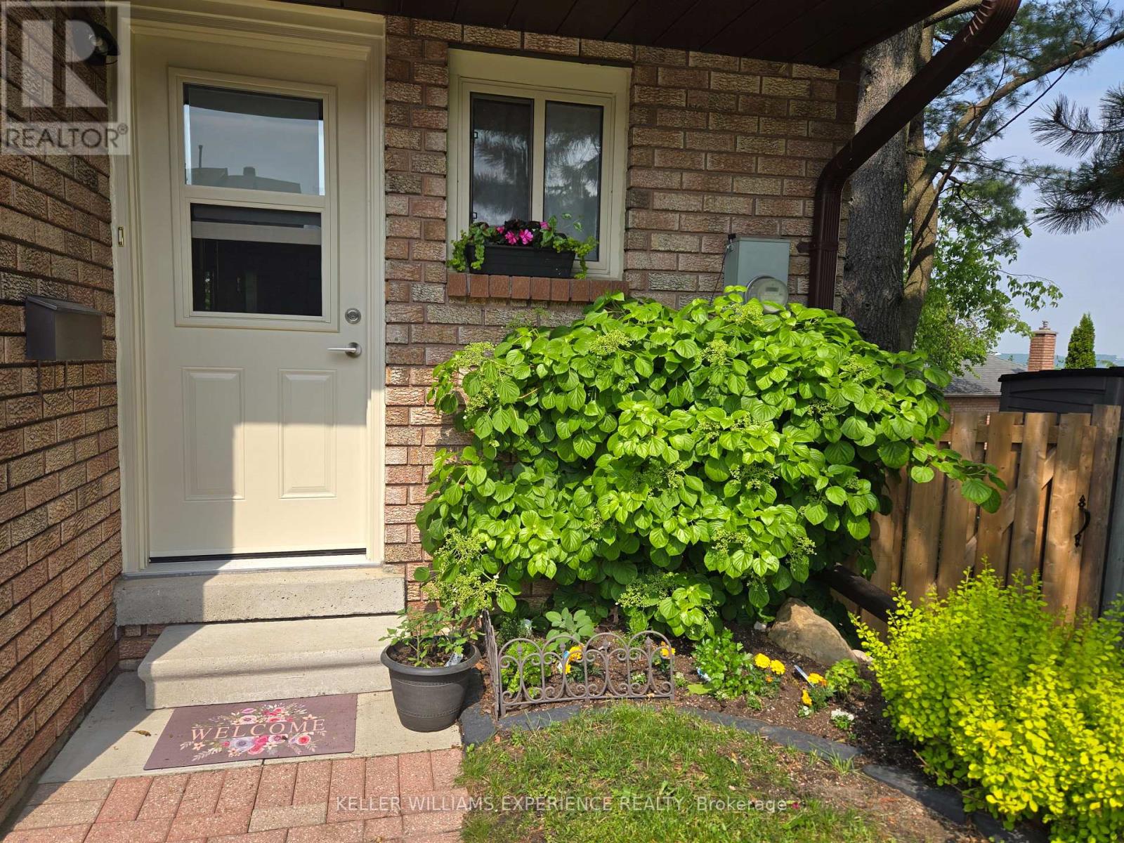 15 Pheasant Trail, Barrie, Ontario  L4N 6W4 - Photo 2 - S13058402