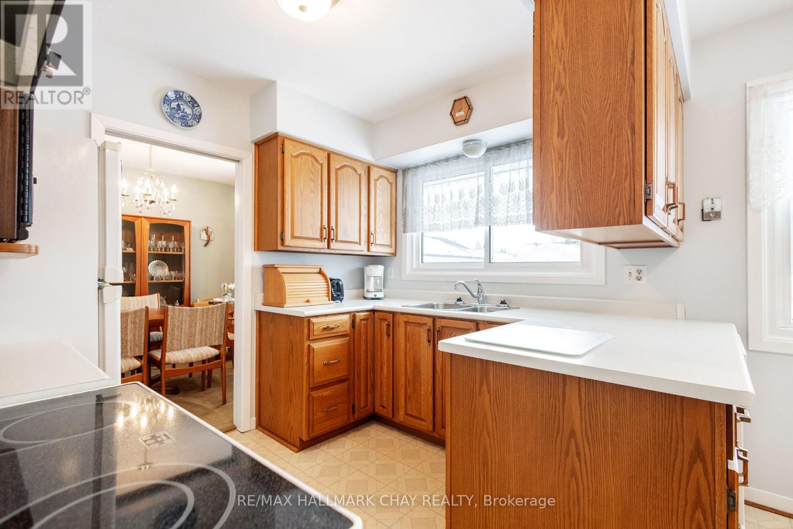 19 Steel Street, Barrie, Ontario  L4M 2E6 - Photo 4 - S13089450