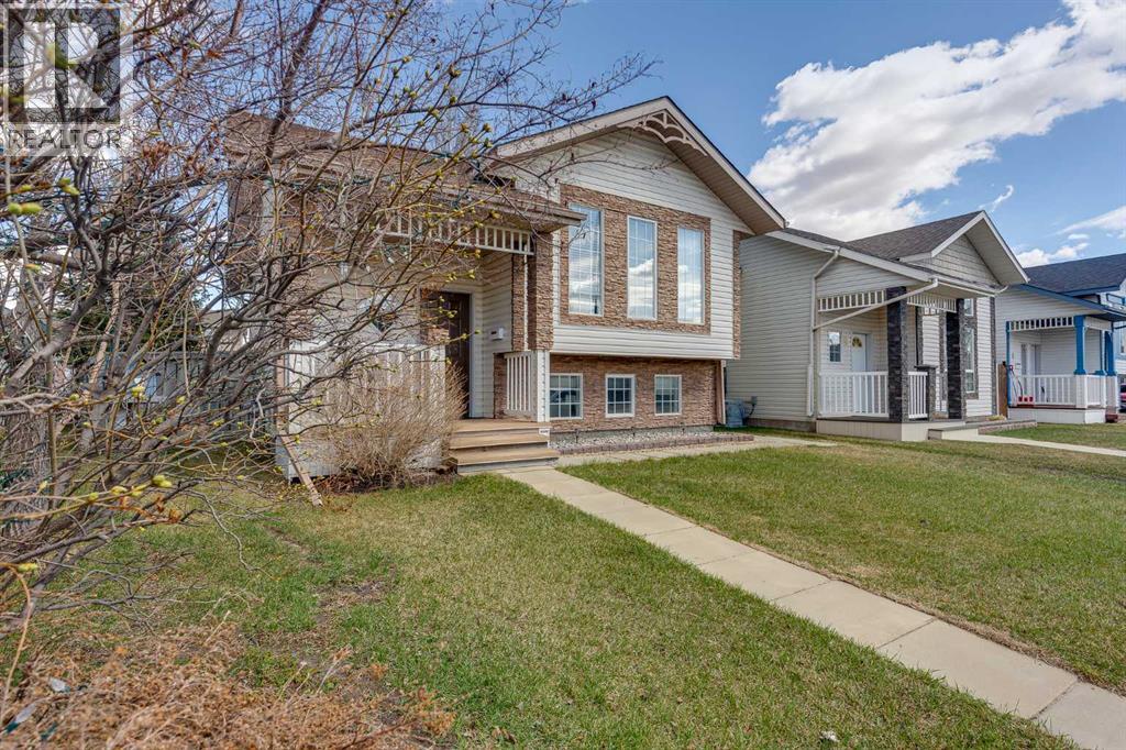 13 Lister Crescent, Red Deer, Alberta  T4R 2S6 - Photo 2 - A2306372