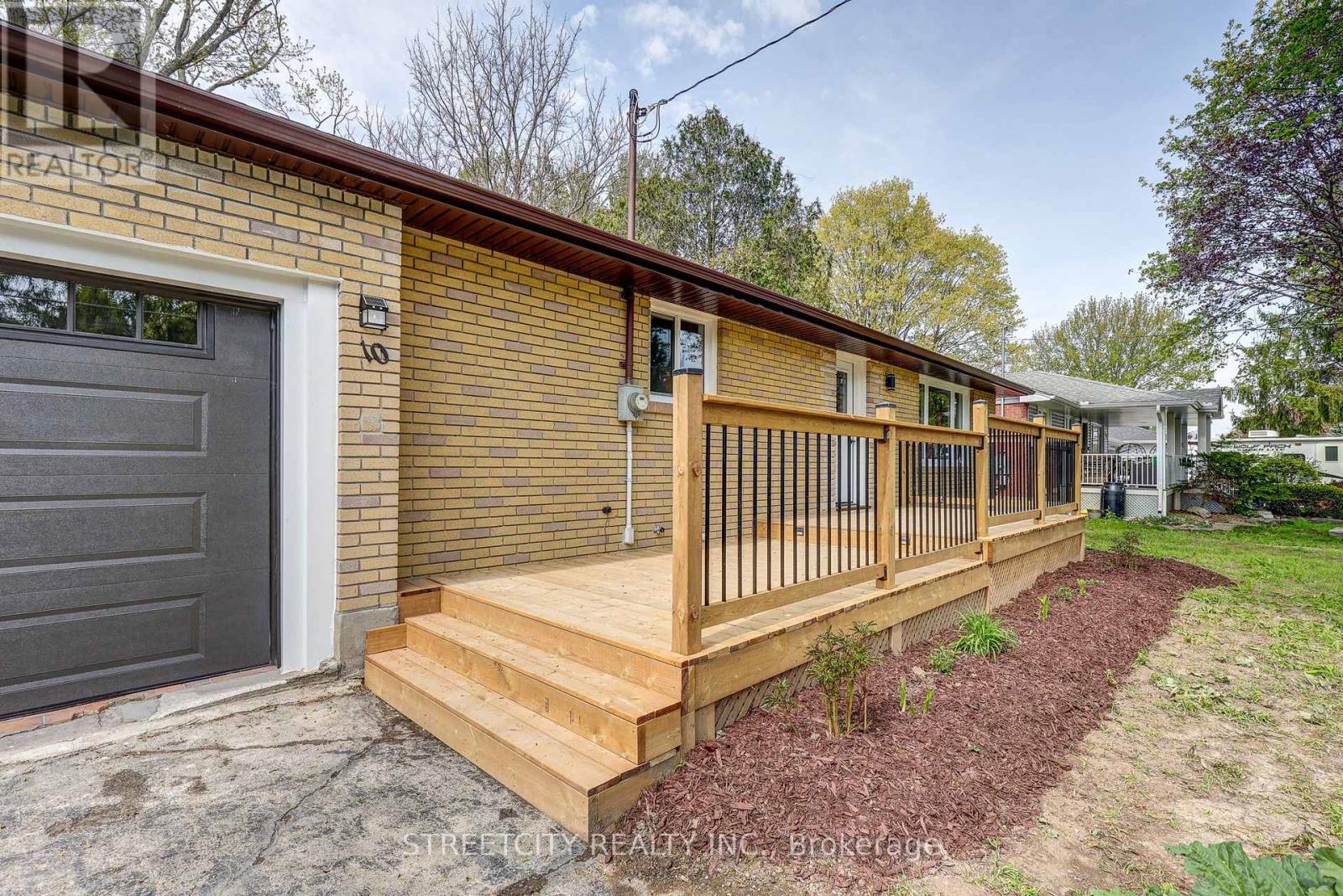 10 Vineden Drive, Central Elgin, Ontario  N5P 2M6 - Photo 3 - X13089686