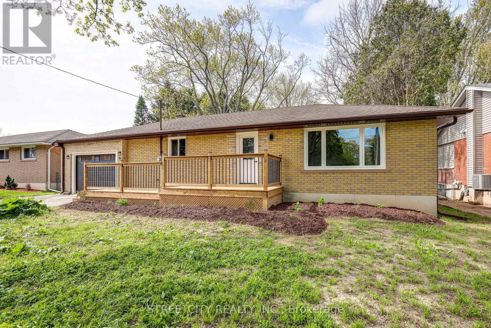 10 Vineden Drive, Central Elgin, Ontario  N5P 2M6 - Photo 4 - X13089686