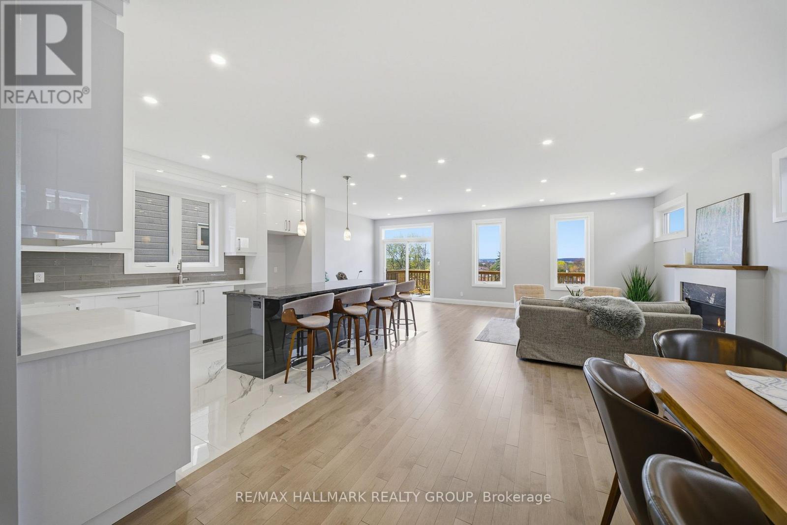 6933 NOTRE DAME STREET, Ottawa, Ontario