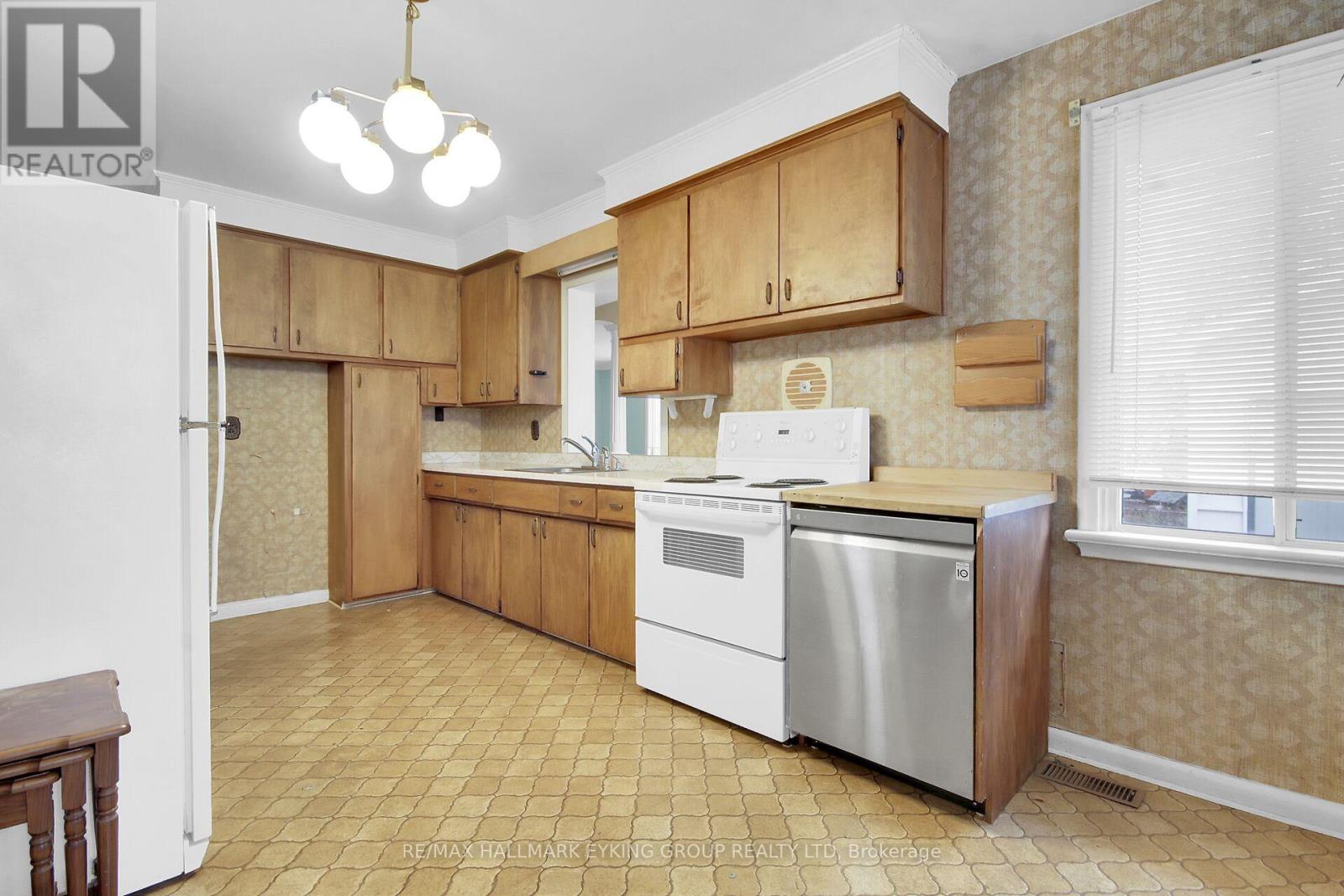2018 Olympia Crescent, Ottawa, Ontario  K1G 2B4 - Photo 13 - X13089652