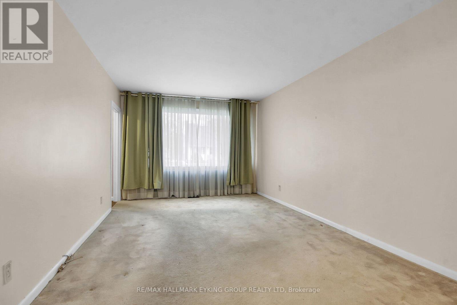 2018 Olympia Crescent, Ottawa, Ontario  K1G 2B4 - Photo 5 - X13089652