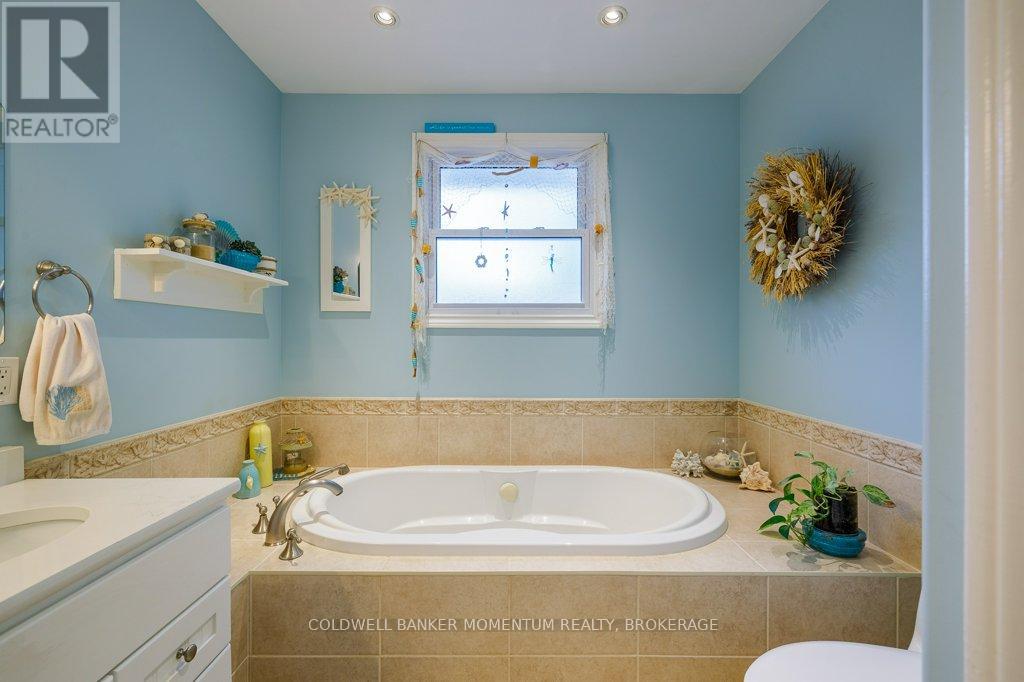 26 Spruceside Crescent, Pelham, Ontario  L3E 0G1 - Photo 18 - X13089778