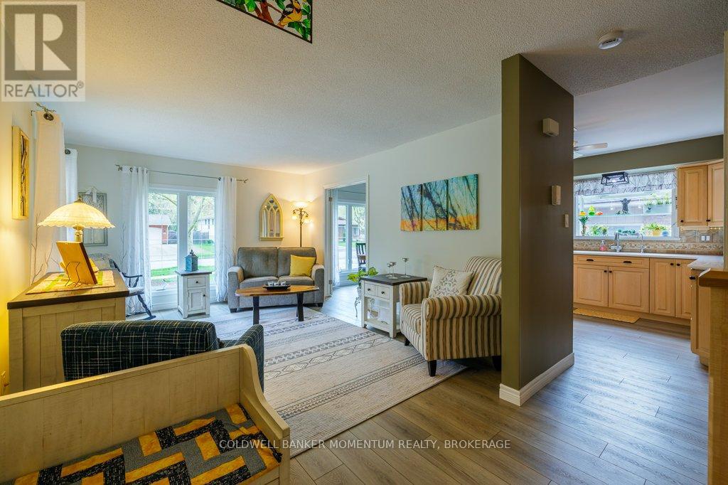 26 Spruceside Crescent, Pelham, Ontario  L3E 0G1 - Photo 6 - X13089778