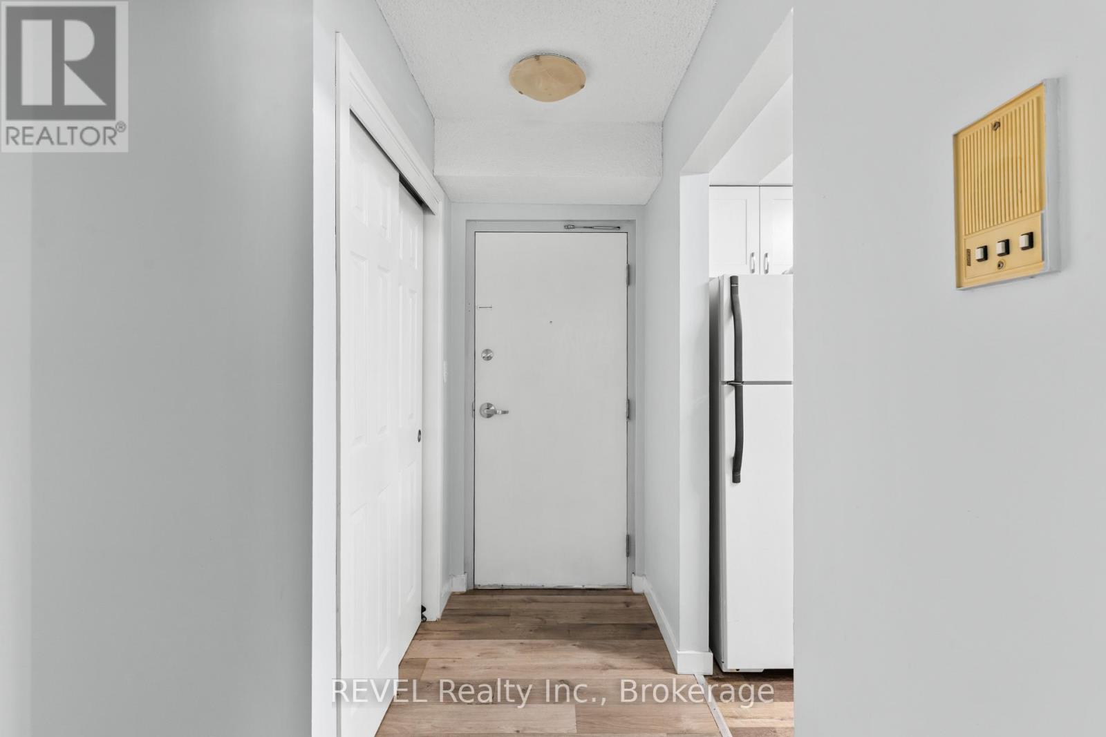 305 - 5222 Portage Road, Niagara Falls, Ontario  L2E 6B6 - Photo 4 - X13089950