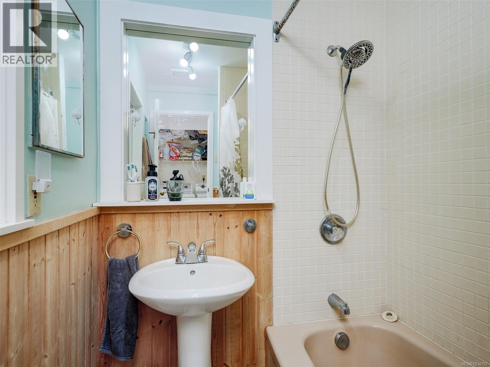 4071 Cedar Hill Rd, Saanich, British Columbia  V8N 3C2 - Photo 12 - 1034702