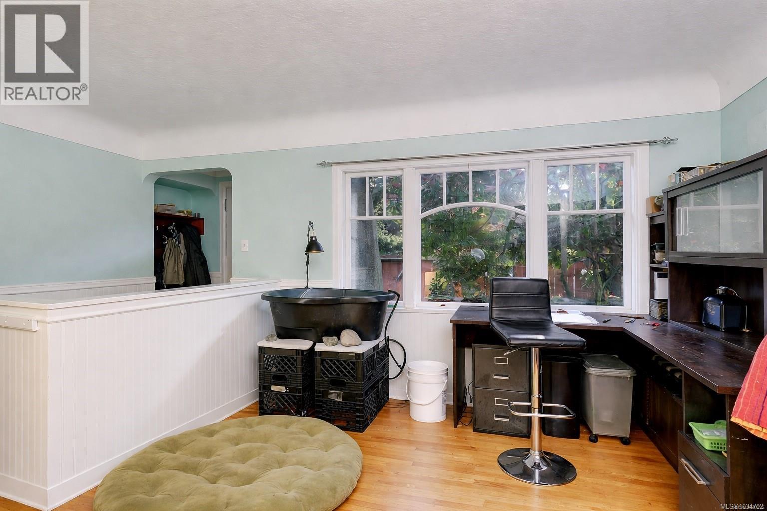 4071 Cedar Hill Rd, Saanich, British Columbia  V8N 3C2 - Photo 3 - 1034702