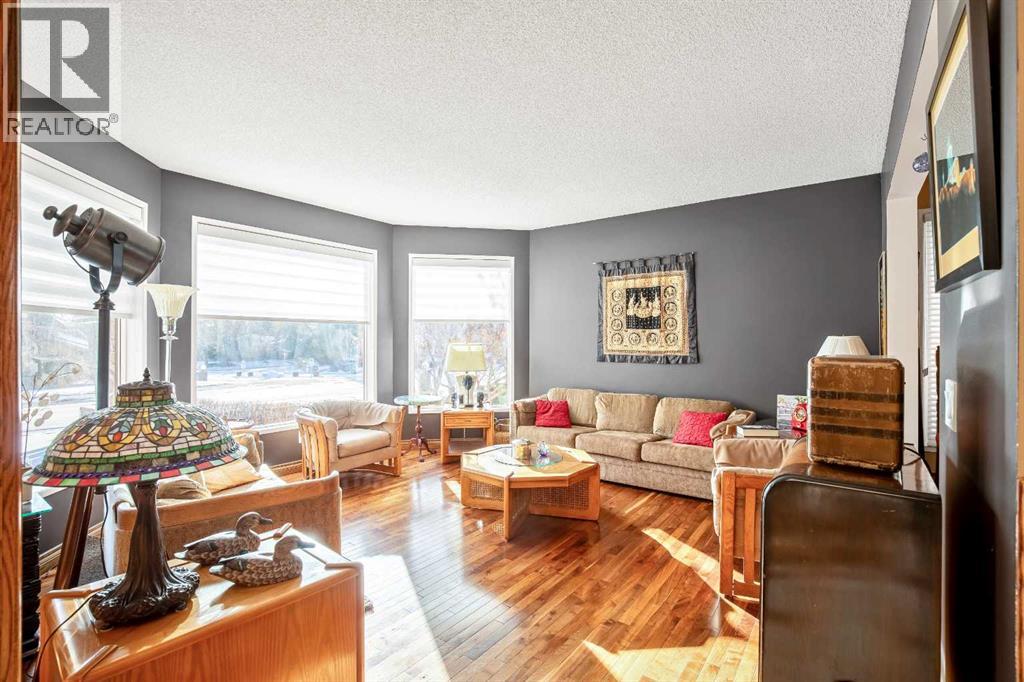 135 Canter Place SW, Calgary, Alberta  T2W 5M9 - Photo 6 - A2292964