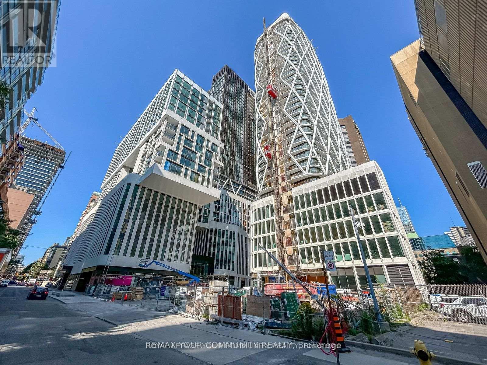 2001 - 238 SIMCOE STREET, Toronto, Ontario