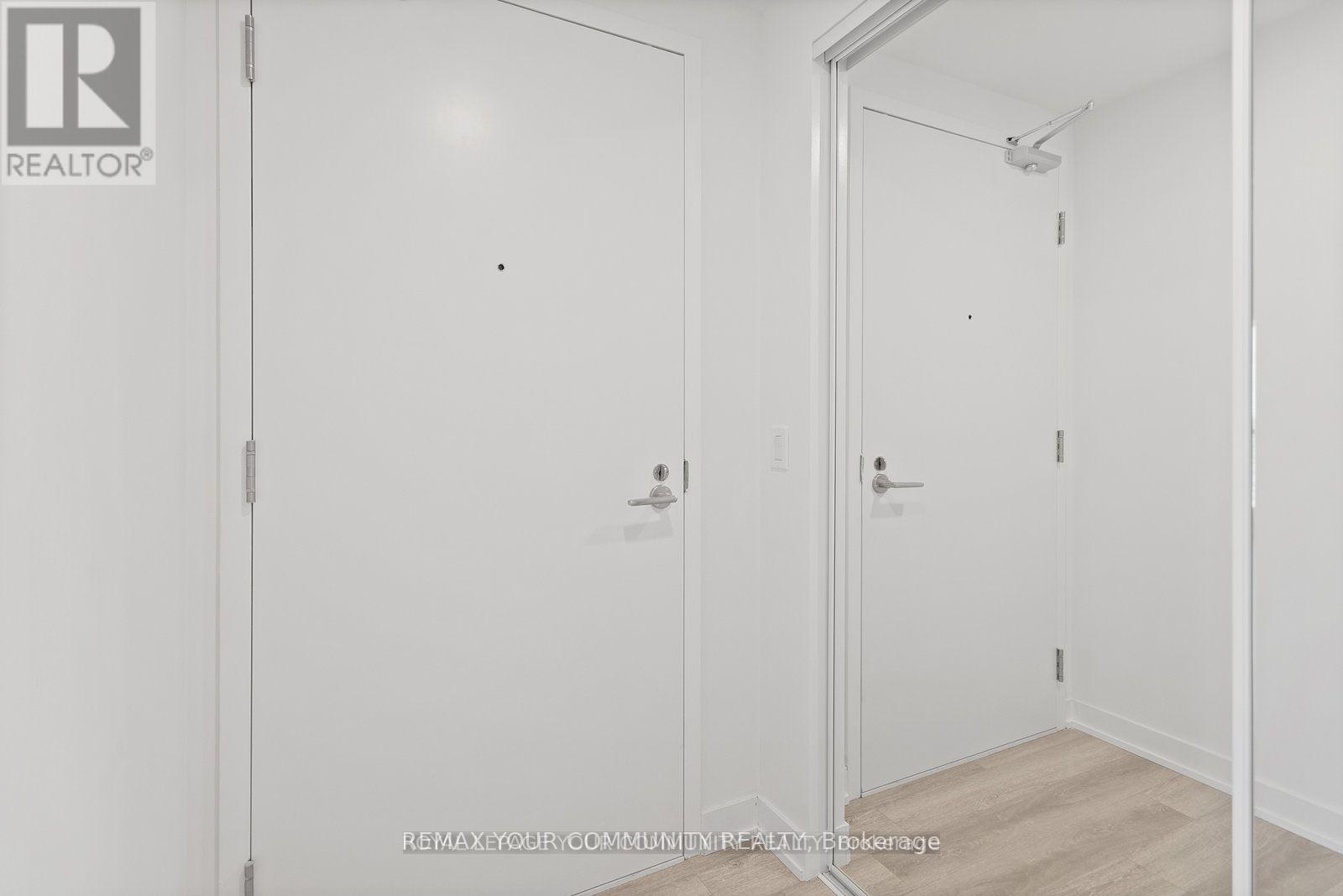 2001 - 238 Simcoe Street, Toronto, Ontario  M5T 0E2 - Photo 4 - C13089478