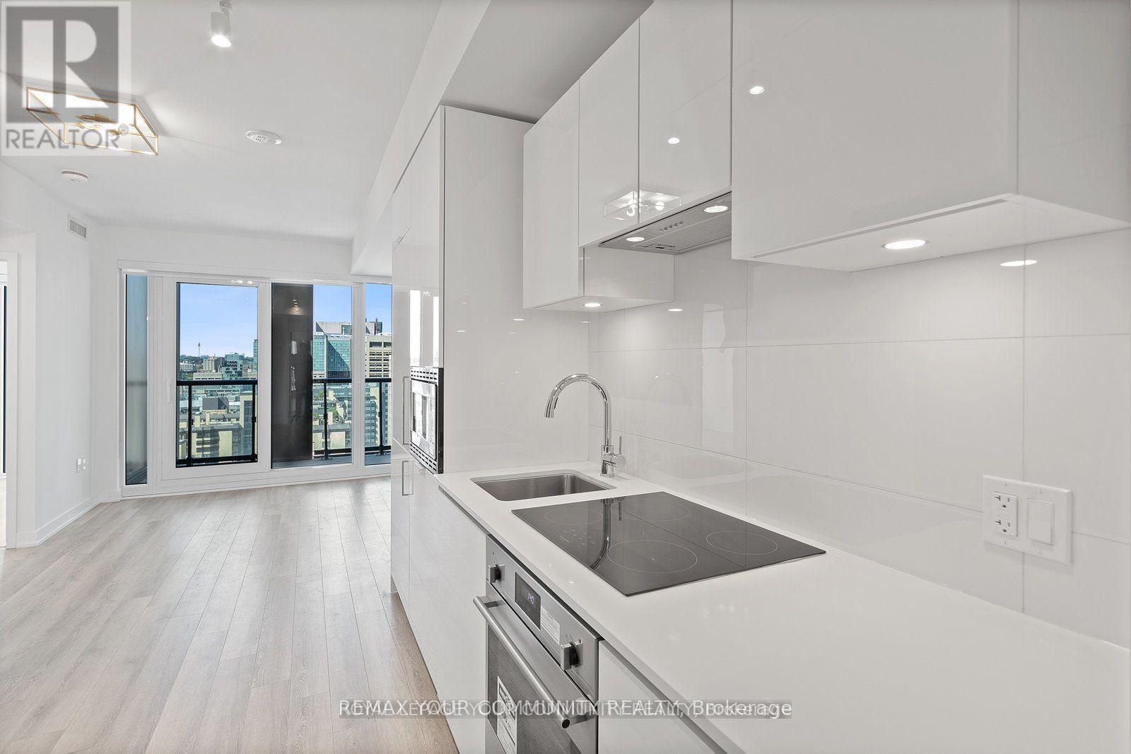 2001 - 238 Simcoe Street, Toronto, Ontario  M5T 0E2 - Photo 5 - C13089478