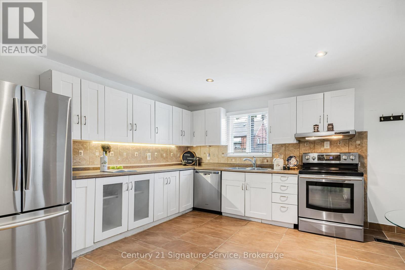 527 Westmount Avenue, Toronto, Ontario  M6E 3N6 - Photo 11 - C13089528