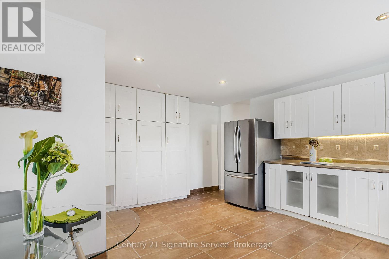 527 Westmount Avenue, Toronto, Ontario  M6E 3N6 - Photo 13 - C13089528