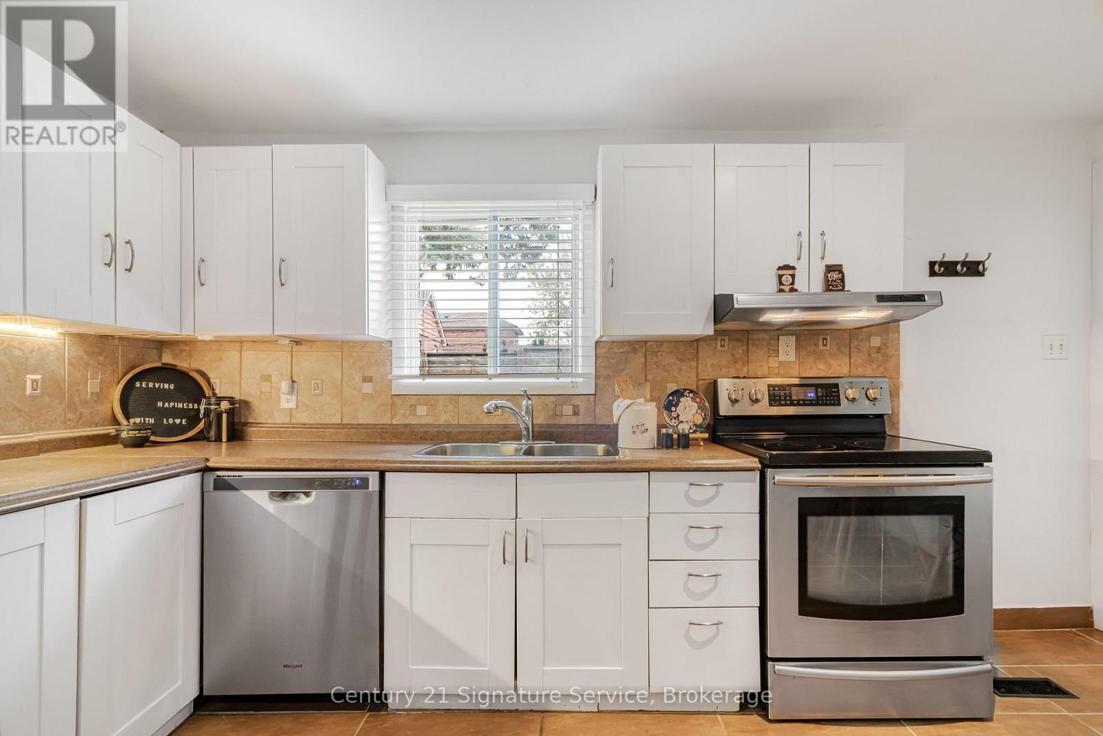 527 Westmount Avenue, Toronto, Ontario  M6E 3N6 - Photo 15 - C13089528