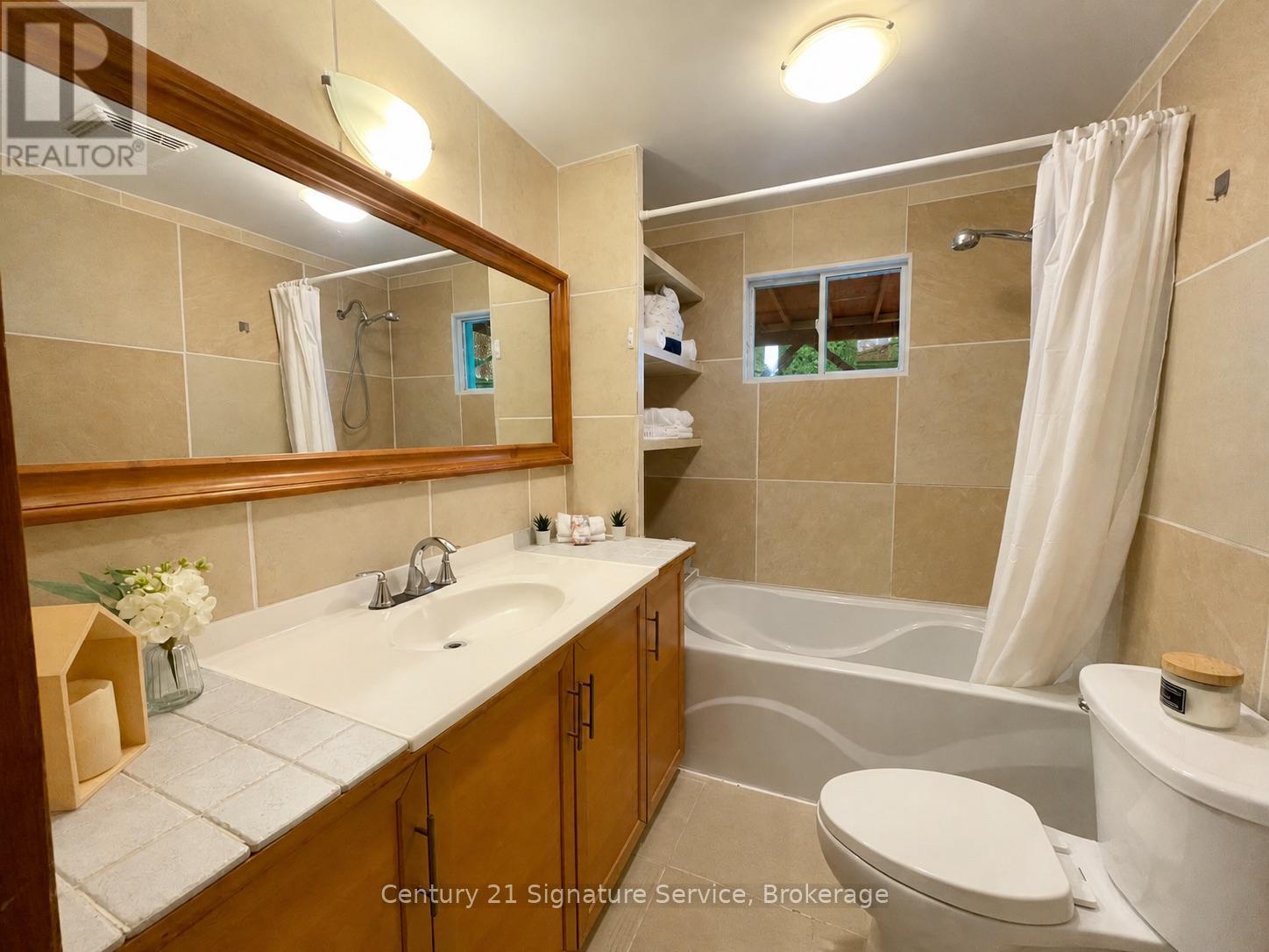 527 Westmount Avenue, Toronto, Ontario  M6E 3N6 - Photo 24 - C13089528