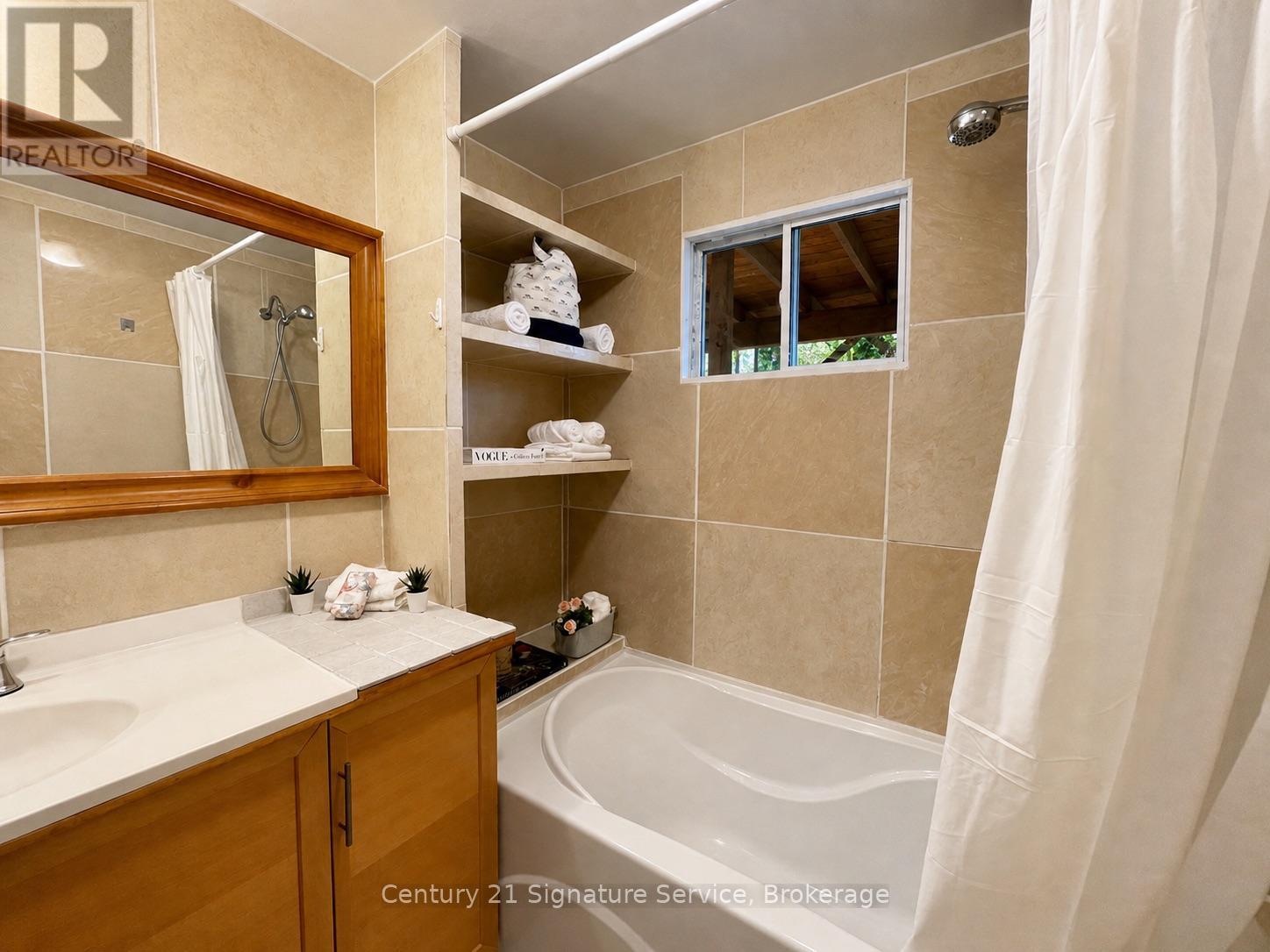 527 Westmount Avenue, Toronto, Ontario  M6E 3N6 - Photo 25 - C13089528