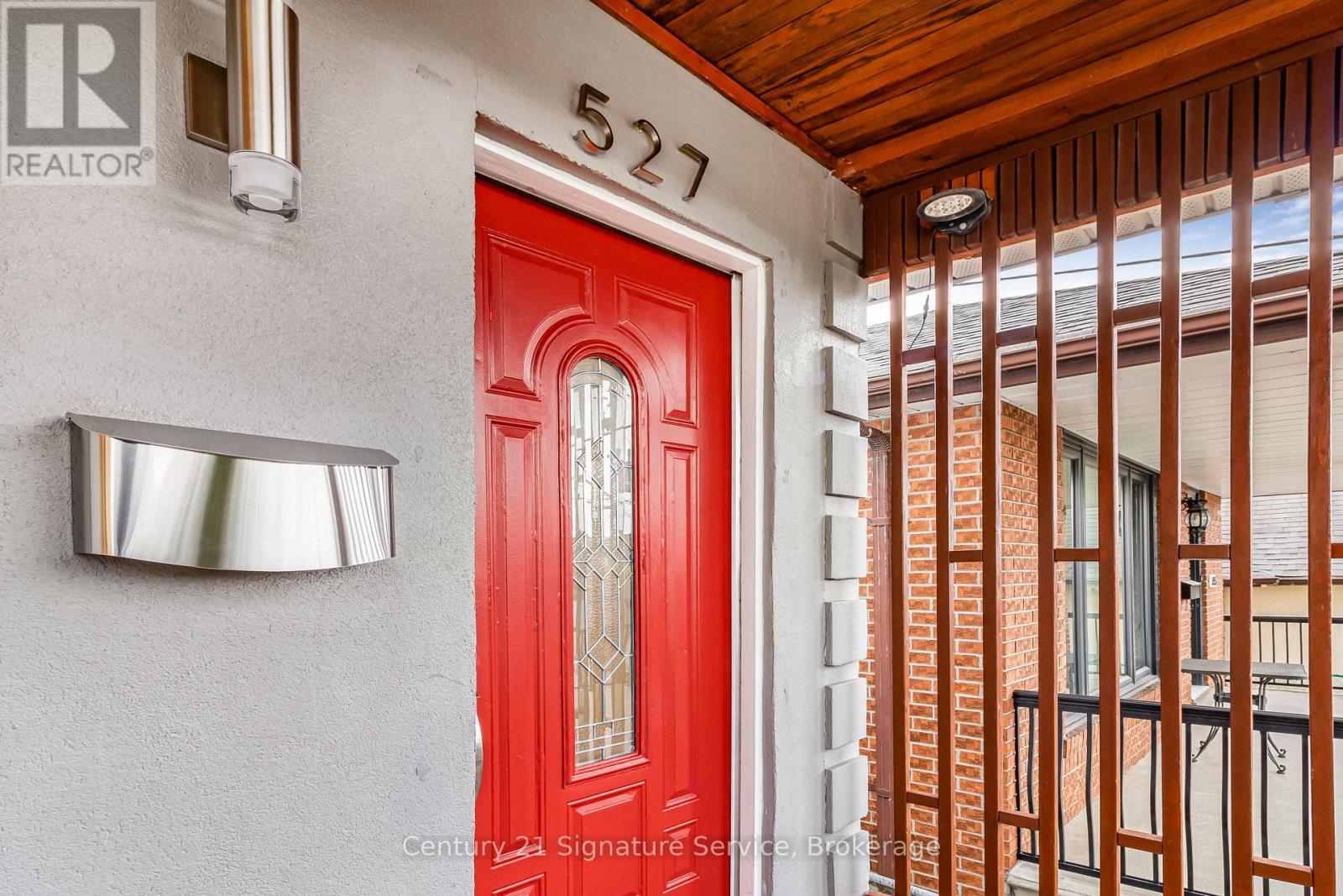 527 Westmount Avenue, Toronto, Ontario  M6E 3N6 - Photo 3 - C13089528
