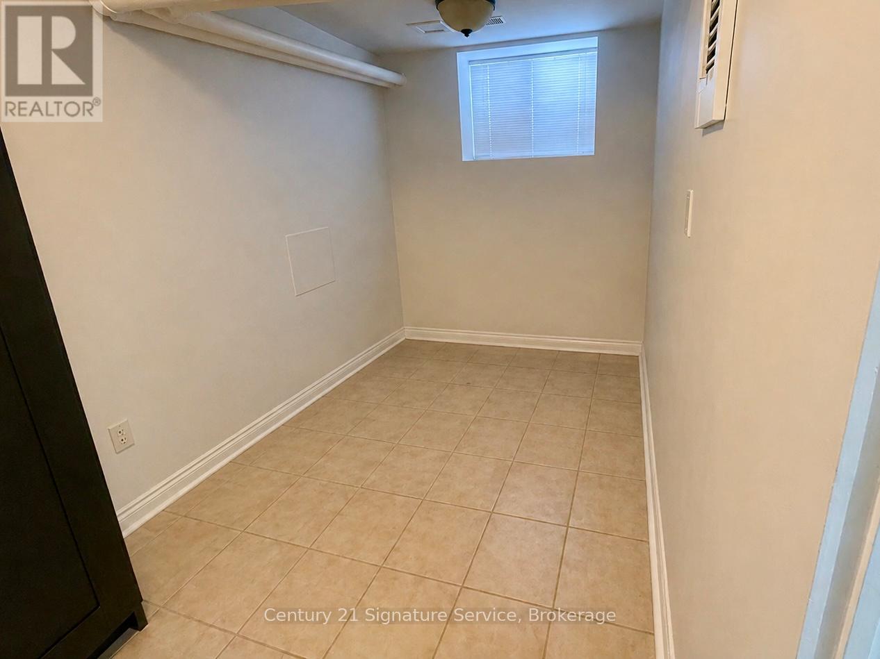 527 Westmount Avenue, Toronto, Ontario  M6E 3N6 - Photo 35 - C13089528