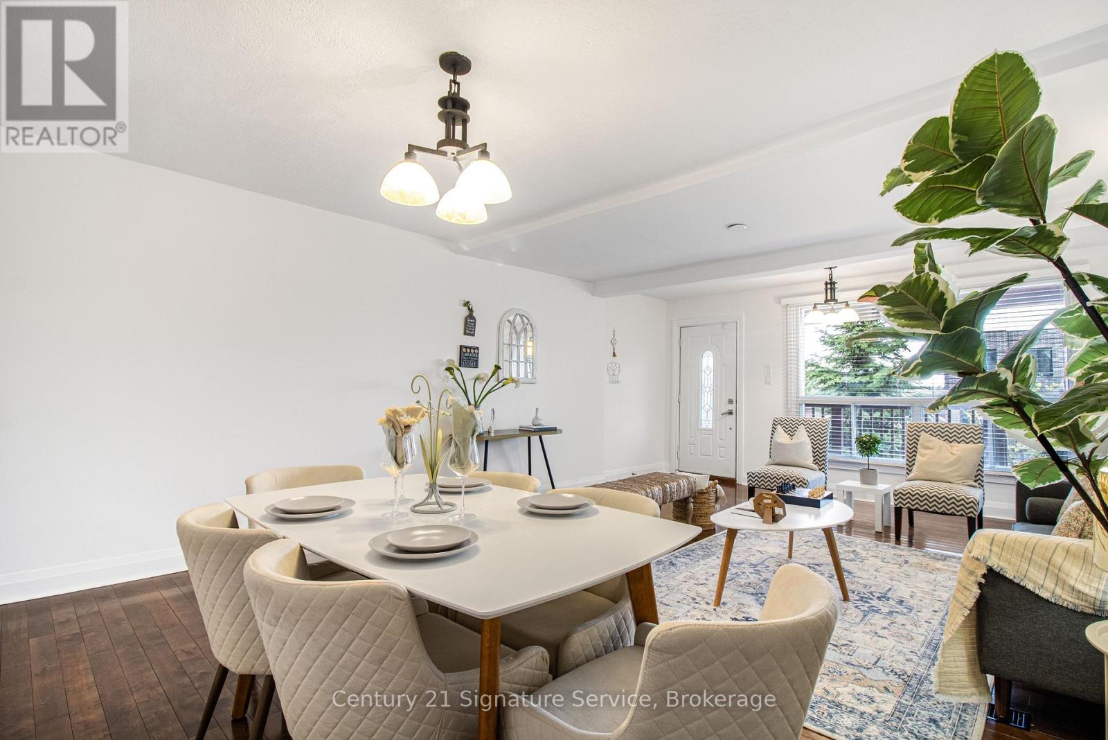 527 Westmount Avenue, Toronto, Ontario  M6E 3N6 - Photo 7 - C13089528