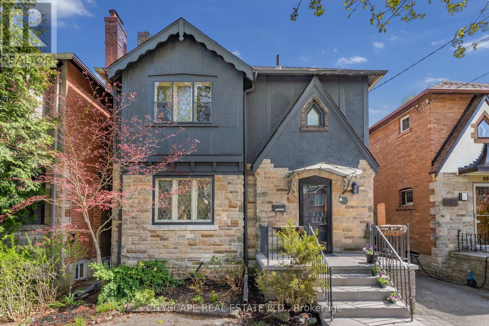555 CASTLEFIELD AVENUE, Toronto, Ontario